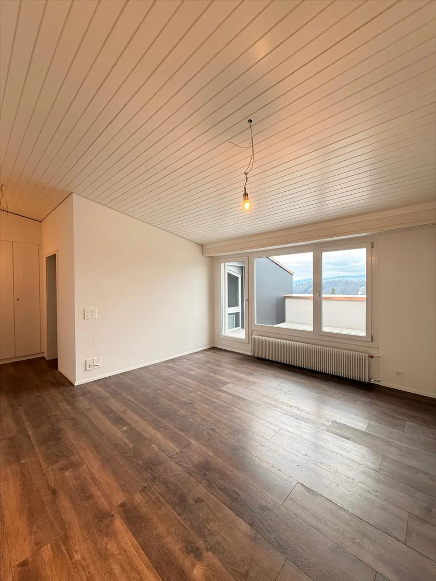 «Moderne 2.5-Zimmer-Wohnung mit Pool» - Foto 1 von 12