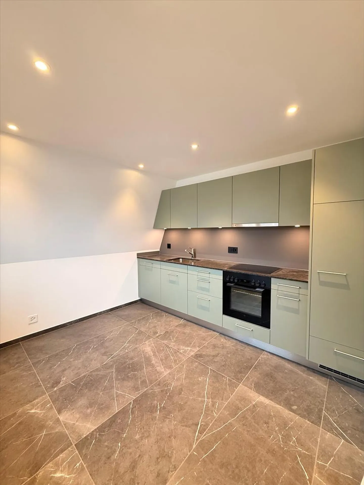 «Moderne 2.5-Zimmer-Wohnung mit Pool» - Foto 4 von 12