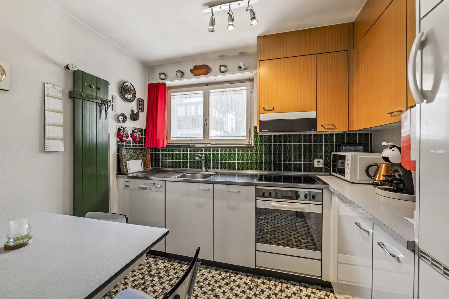 Detached house with a view seeks family - Photo 1 of 2