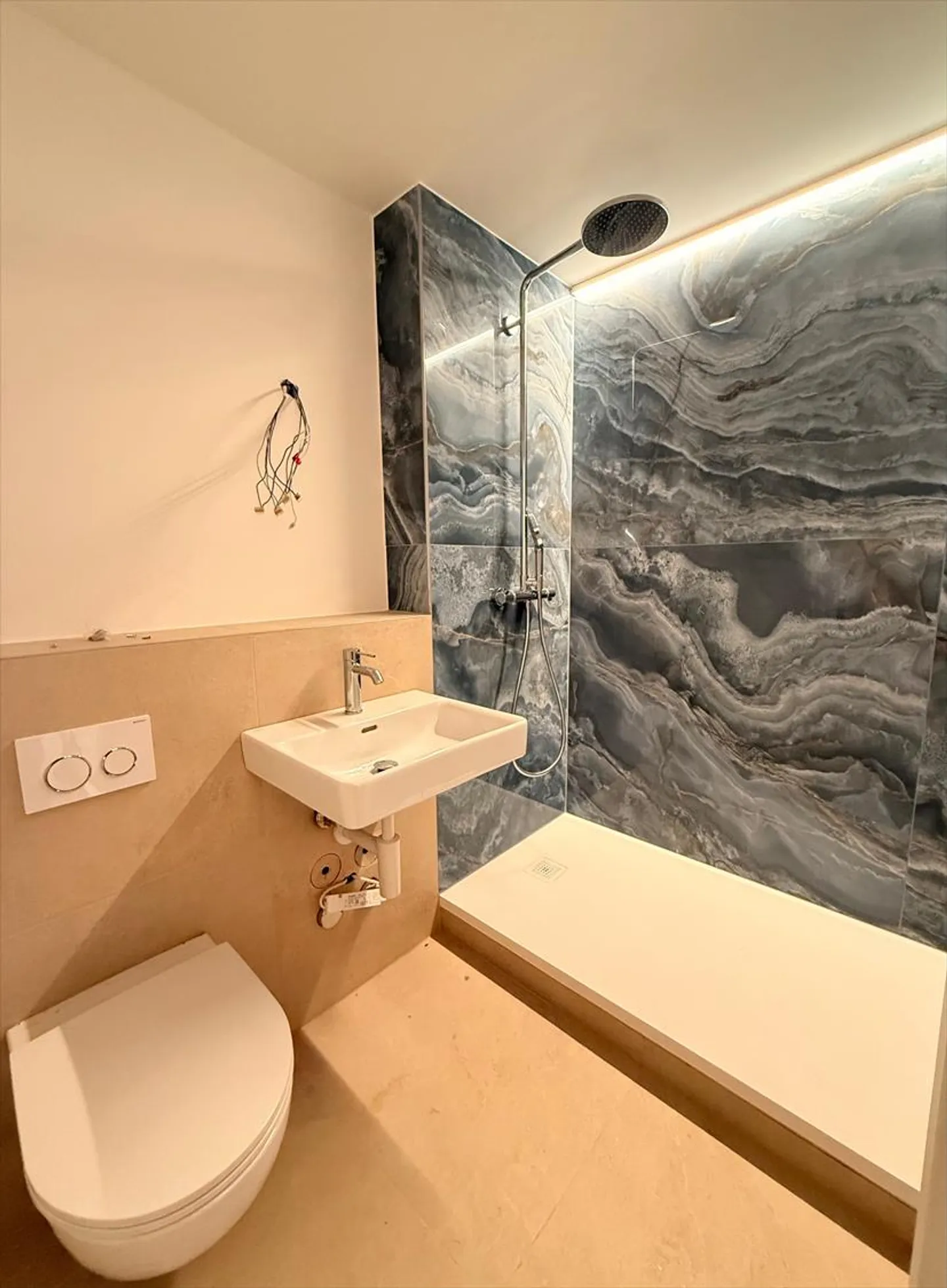 «Moderne 2.5-Zimmer-Wohnung mit Pool» - Foto 9 von 12