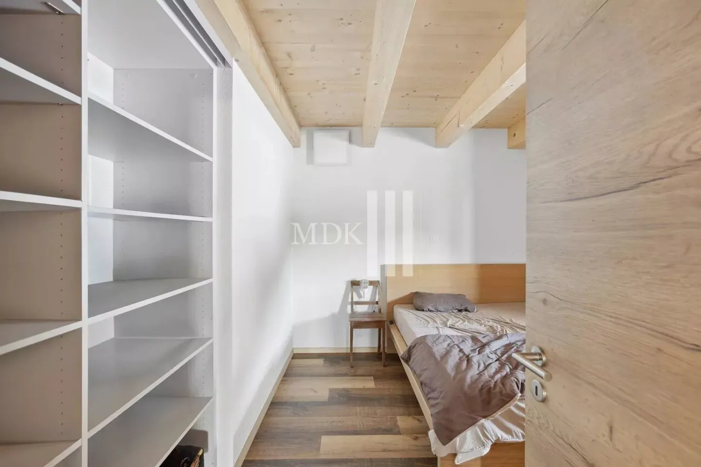 Magnificent renovated and isolated chalet - Photo 10 of 13