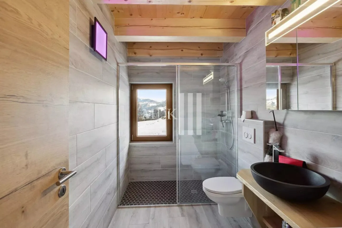 Magnificent renovated and isolated chalet - Photo 12 of 13