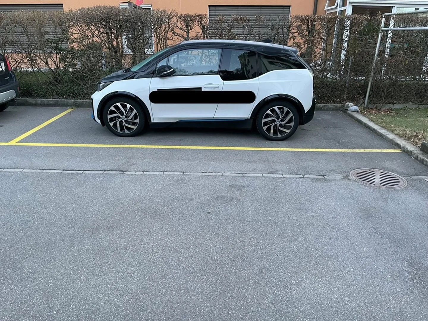 Place de parking extérieure à la gare de Deisswil - Photo 2 sur 3