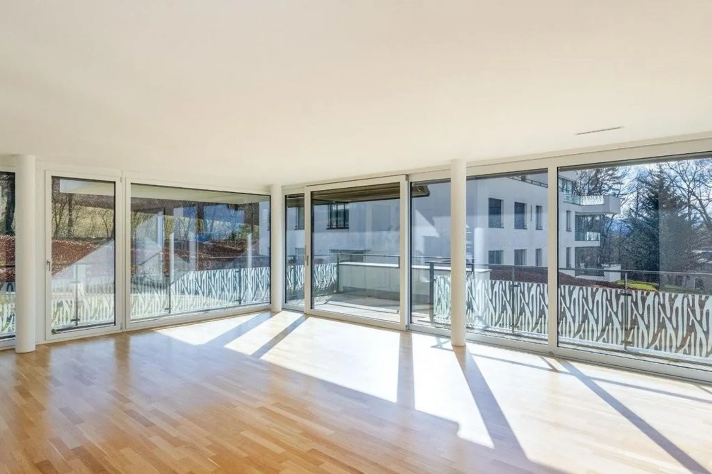 Modern apartment with free parking - limited until March 31, 2027 - Photo 6 of 11