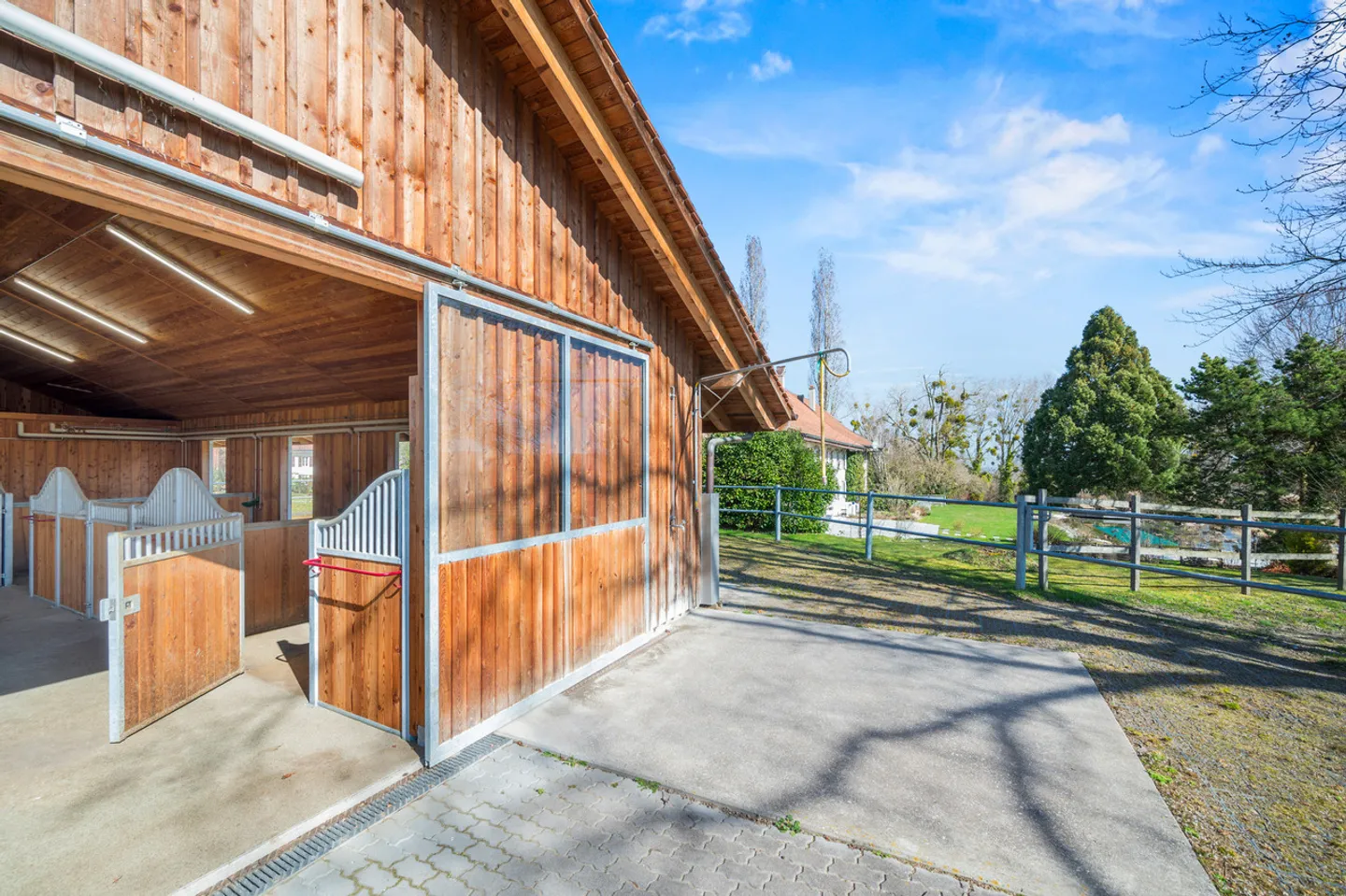Splendide ferme rénovée avec piscine et installations équestres - Photo 17 sur 23