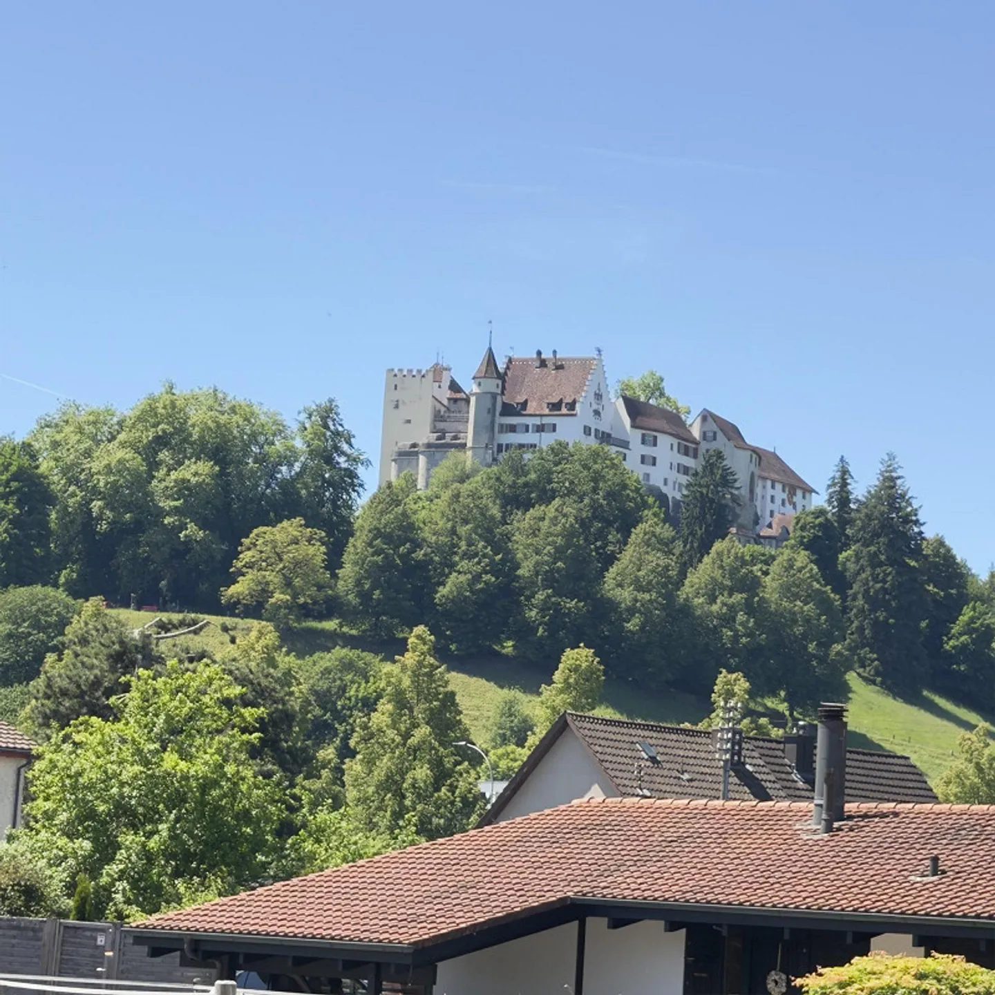 Charming 6.5-Room Semi-Detached House in Lenzburg with Castle View - Photo 11 of 15