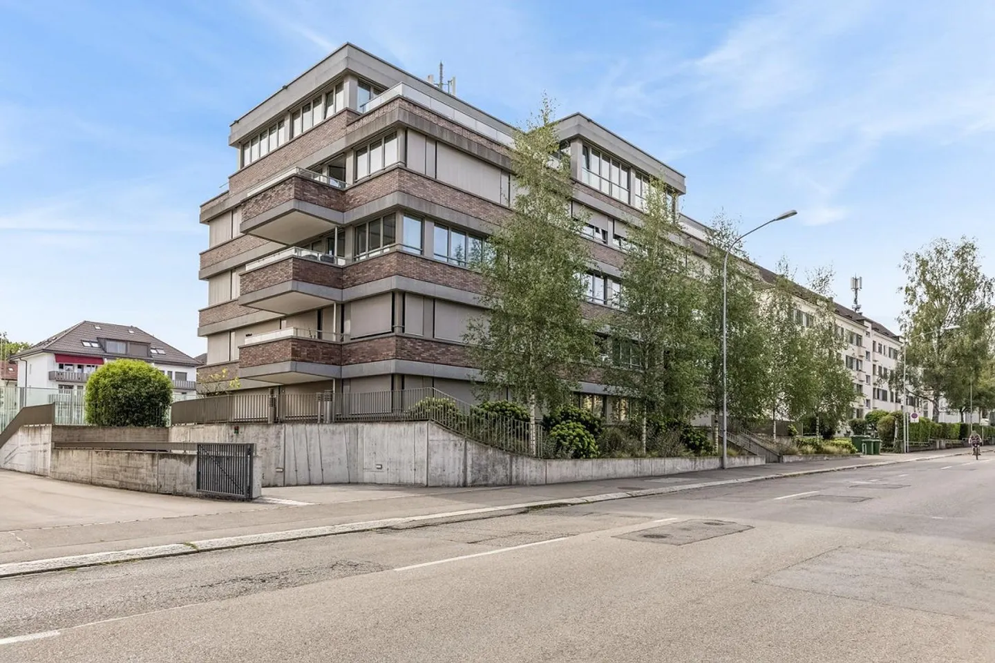 Loft-Feelig mit 24 m² Terrasse mitten in Zürich-Oerlikon - Foto 1 di 8