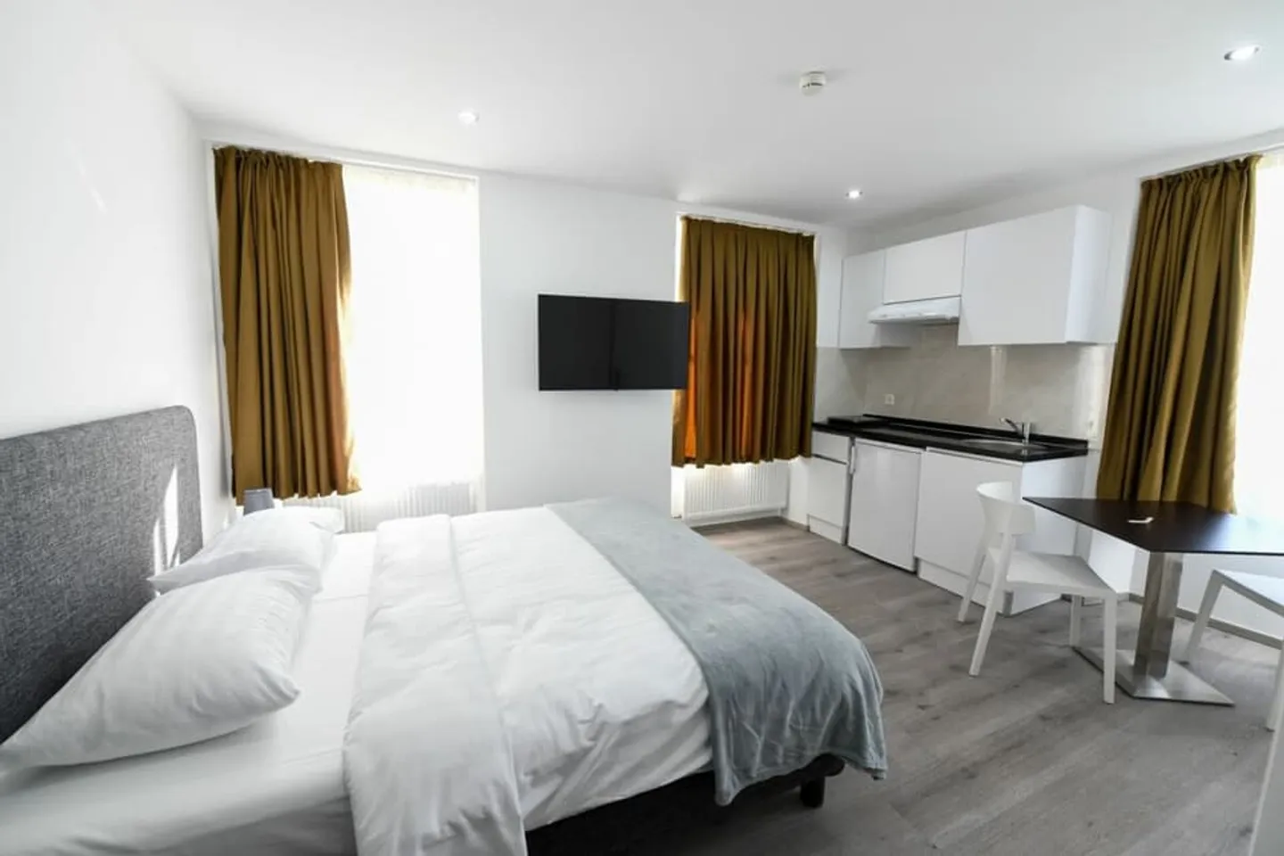 Schlüsselfertige Hotelgelegenheit - La Chaux-de-Fonds, Kulturhauptstadt 2027 - Foto 8 von 13