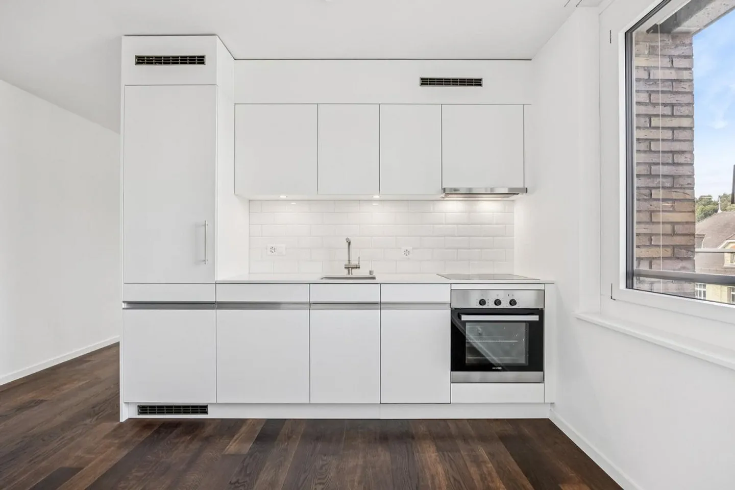 Loft-Feelig mit 24 m² Terrasse mitten in Zürich-Oerlikon - Foto 4 di 8