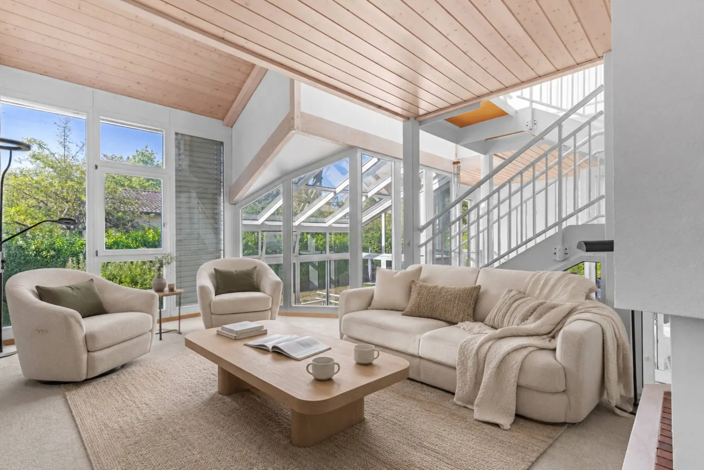 Charming Semi-Detached House - Photo 3 of 7