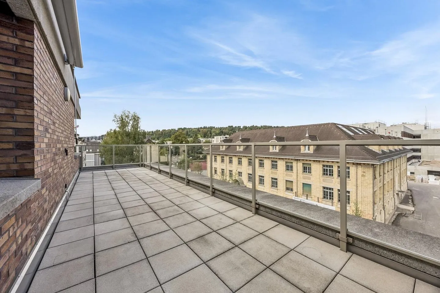 Loft-Feelig mit 24 m² Terrasse mitten in Zürich-Oerlikon - Foto 8 di 8
