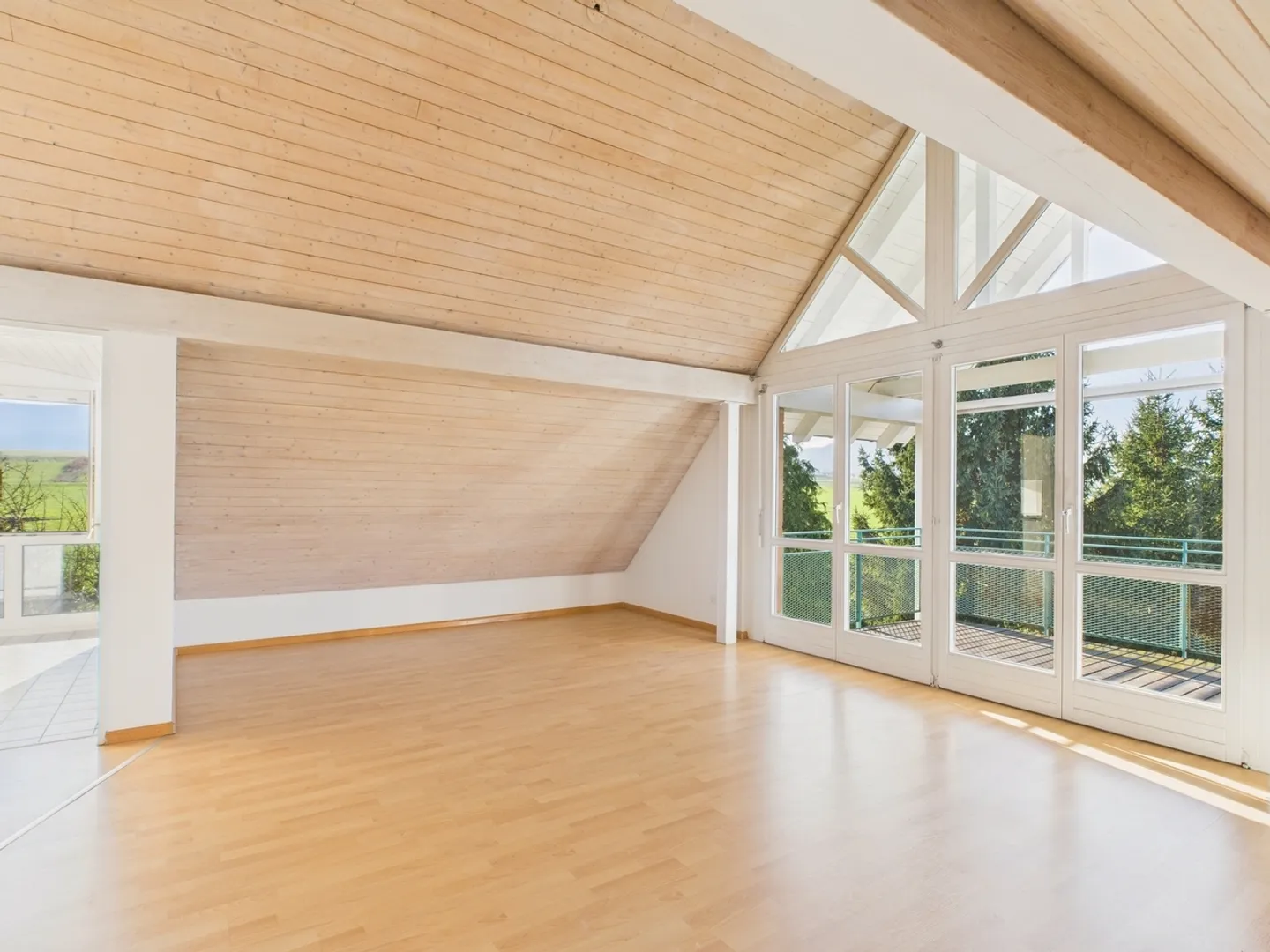 Charmante 2.5-Zimmer Attique in Biel-Benken - Foto 4 von 13