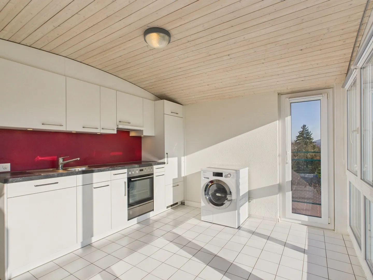 Charmante 2.5-Zimmer Attique in Biel-Benken - Foto 2 von 13