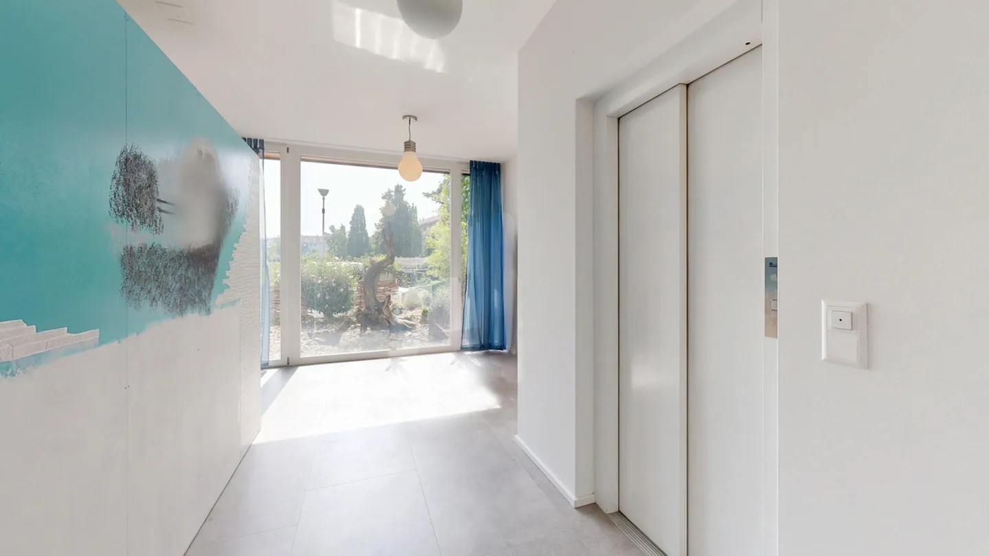 Ampio appartamento con giardino di 4,5 locali con posto auto - Foto 9 di 21