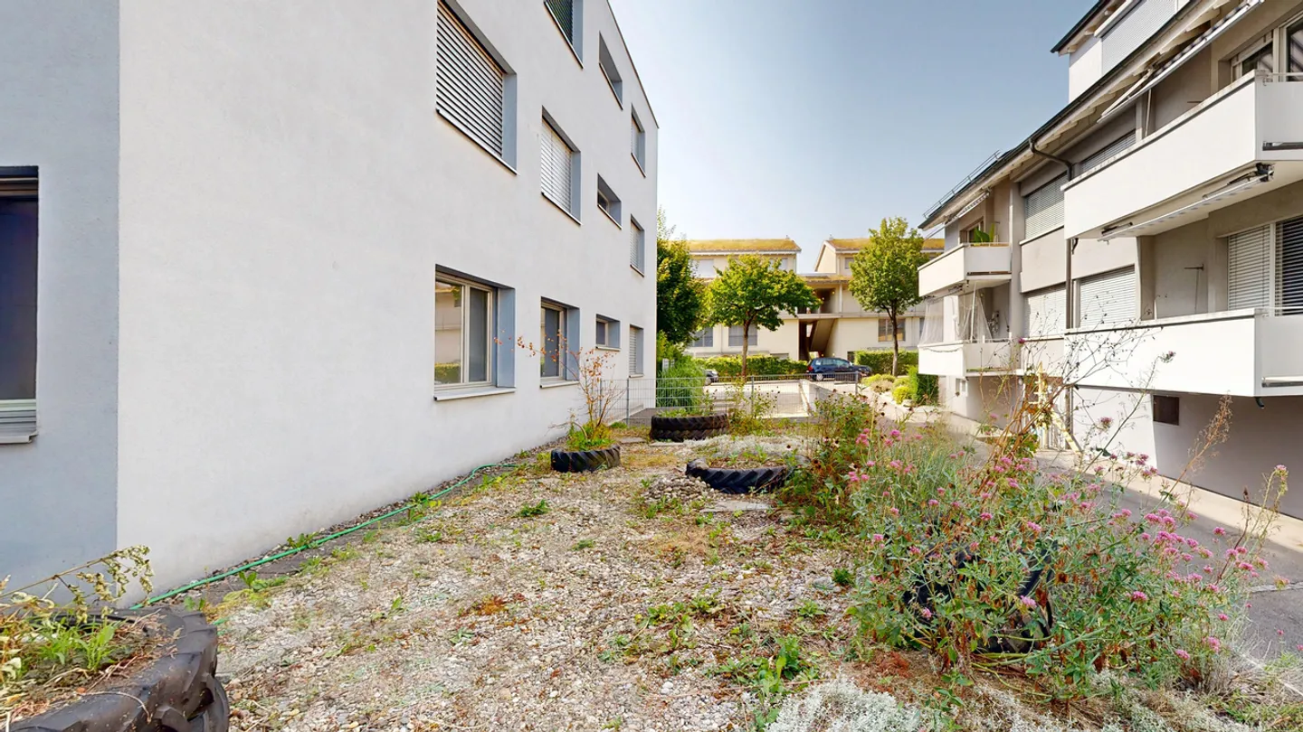 Ampio appartamento con giardino di 4,5 locali con posto auto - Foto 21 di 21