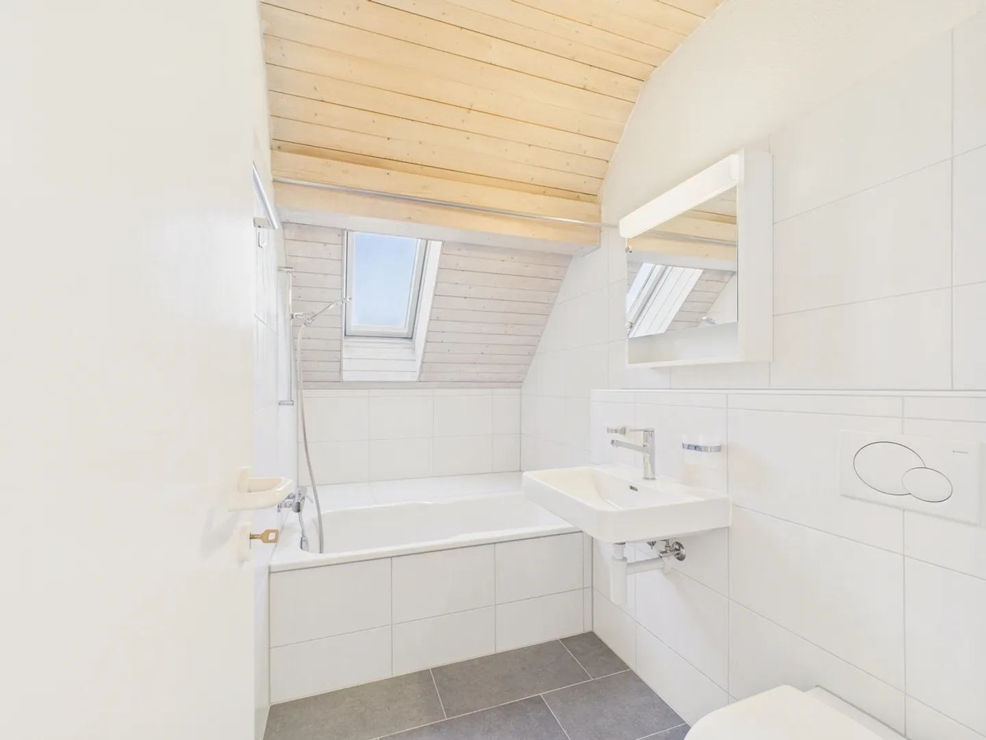 Charmante 2.5-Zimmer Attique in Biel-Benken - Foto 9 von 13