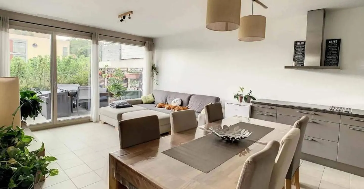 Appartement Charmant avec Jardin - Photo 2 sur 8