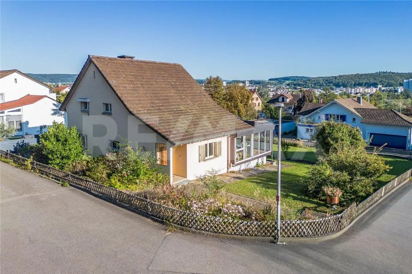 4.5 Zi.-Einfamilienhaus mit viel Umschwung  ideal für Neubau oder ... - Foto 4 von 13