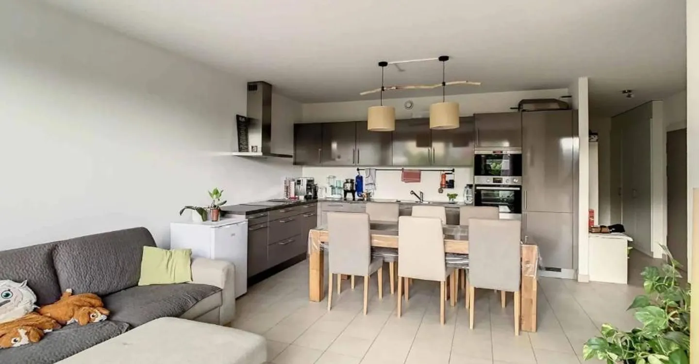 Appartement Charmant avec Jardin - Photo 3 sur 8
