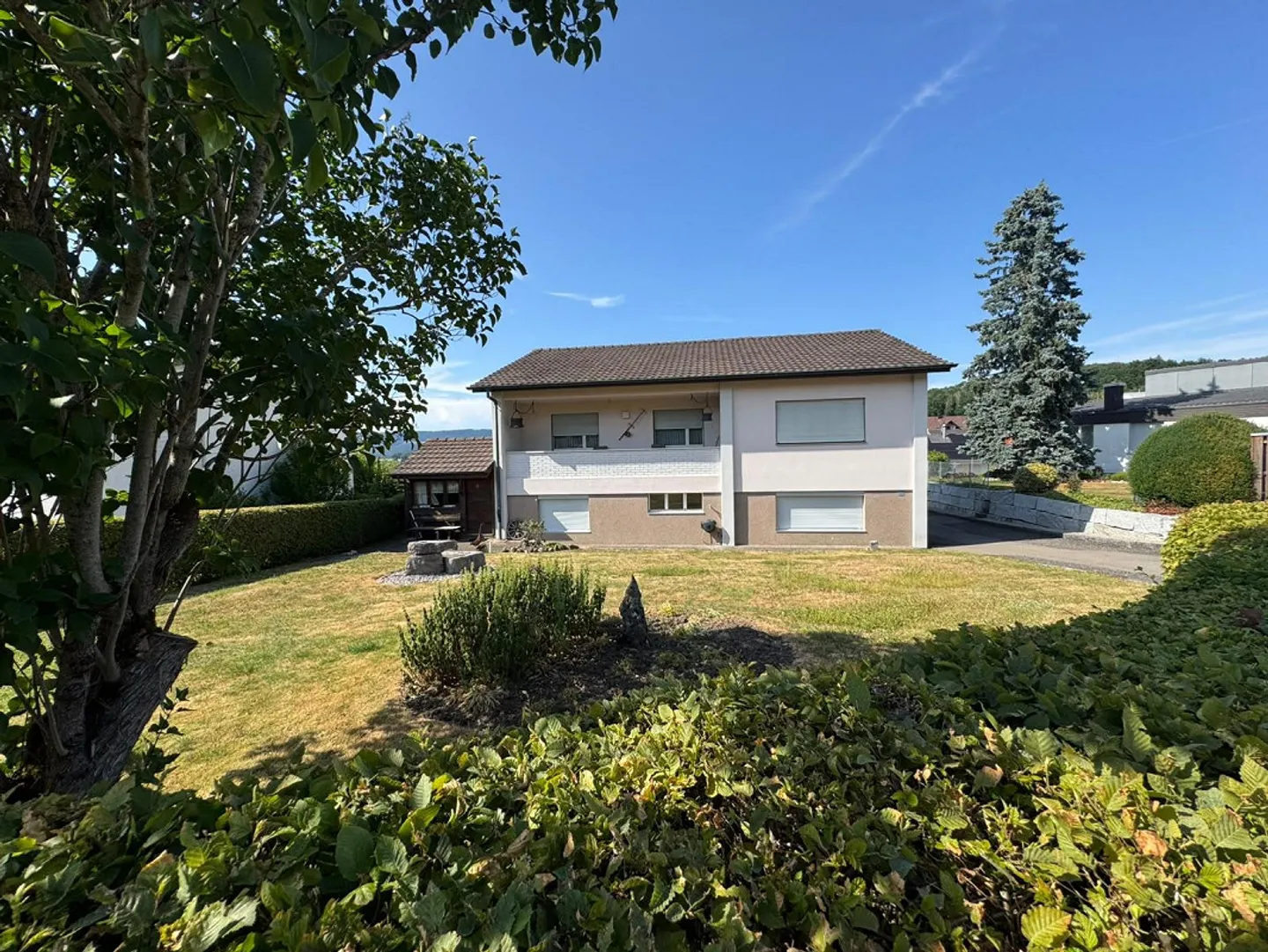 Propriété familiale bien entretenue dans un quartier résidentiel calme - Photo 1 sur 27