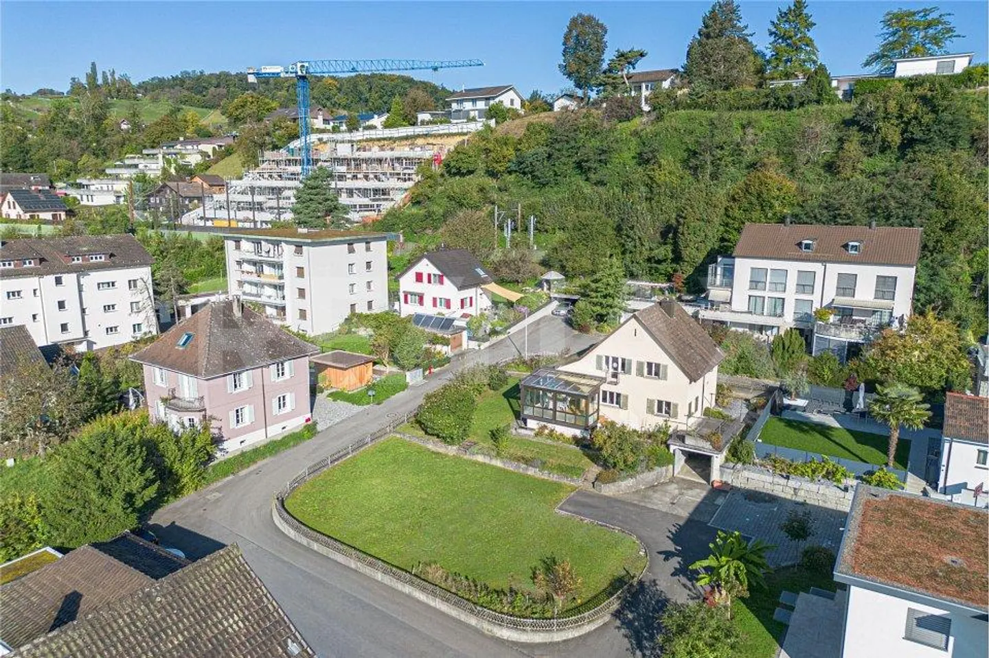 4.5 Zi.-Einfamilienhaus mit viel Umschwung  ideal für Neubau oder ... - Foto 2 von 13