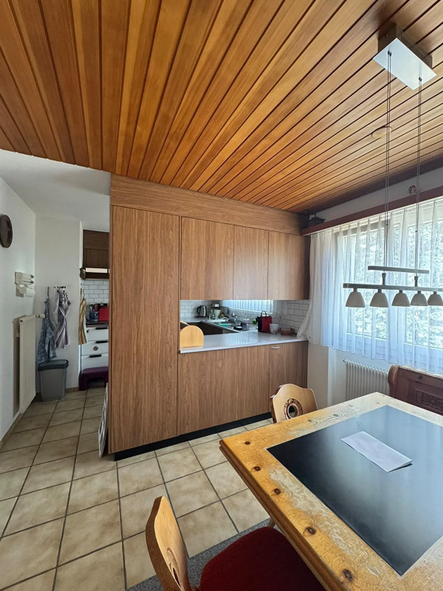 Propriété familiale bien entretenue dans un quartier résidentiel calme - Photo 8 sur 27