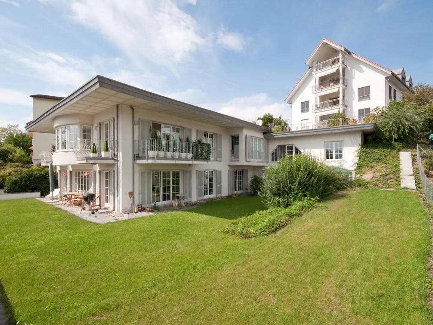 Location temporaire jusqu'au 30.09.2026 - Appartement en duplex avec vue sur le lac - Photo 1 sur 1