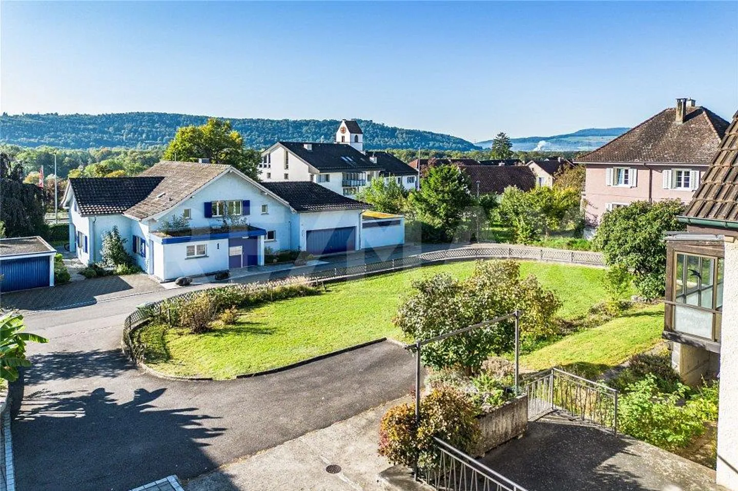 4.5 Zi.-Einfamilienhaus mit viel Umschwung  ideal für Neubau oder ... - Foto 6 von 13