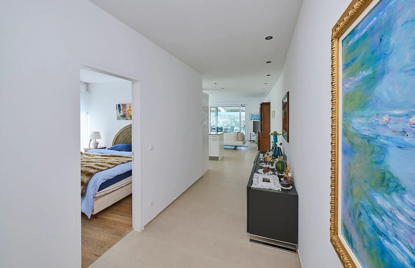 Luxury Apartment with Lake View - Photo 9 of 18