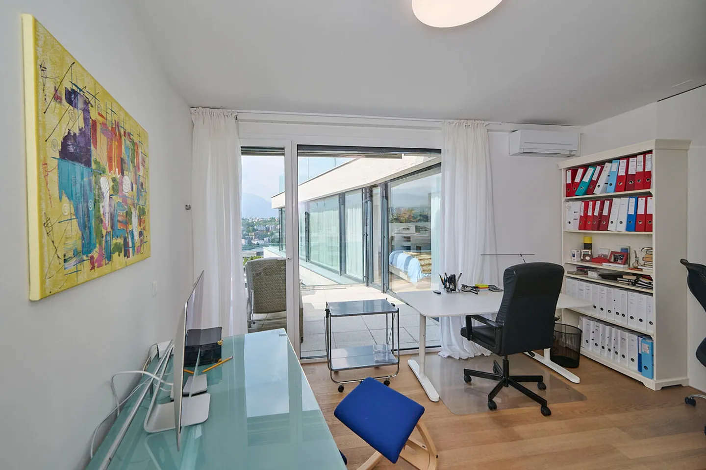 Luxury Apartment with Lake View - Photo 10 of 18