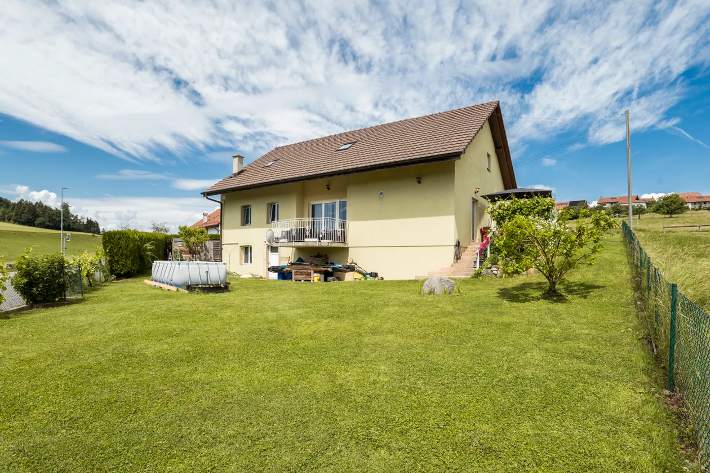 Renovated farmhouse with 5.5 rooms in the heart of nature - Photo 9 of 10