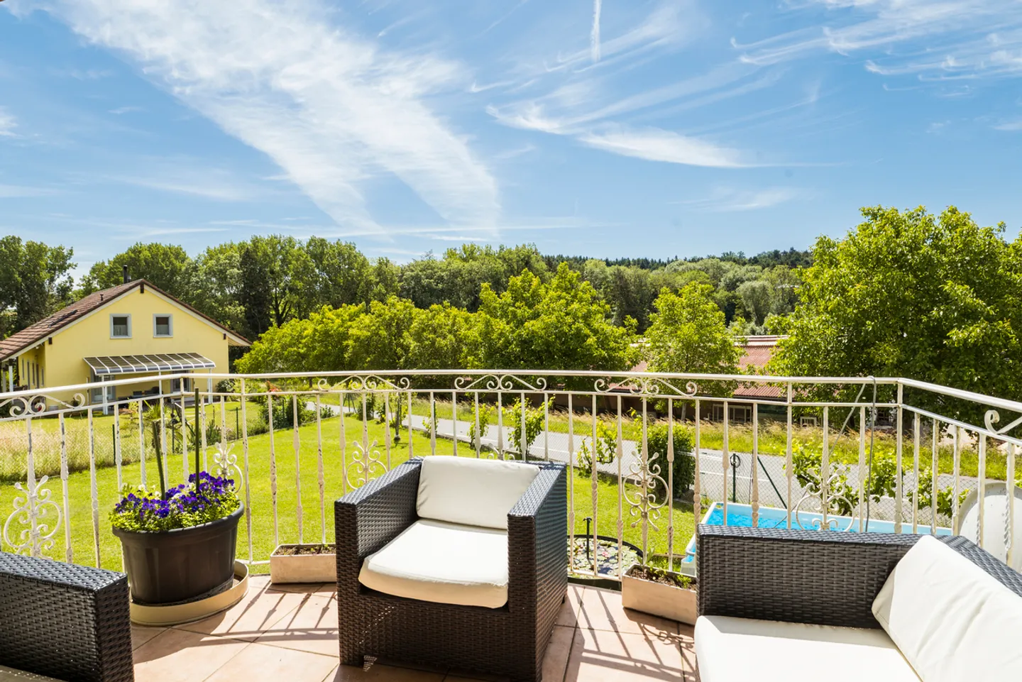 Renovated farmhouse with 5.5 rooms in the heart of nature - Photo 8 of 10