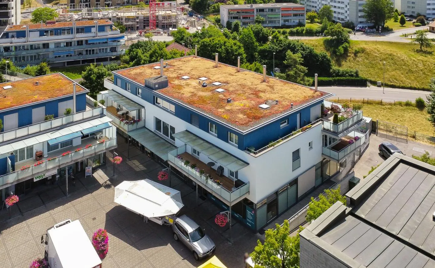 Commercial space with craft room and two parking spaces - Photo 3 of 12