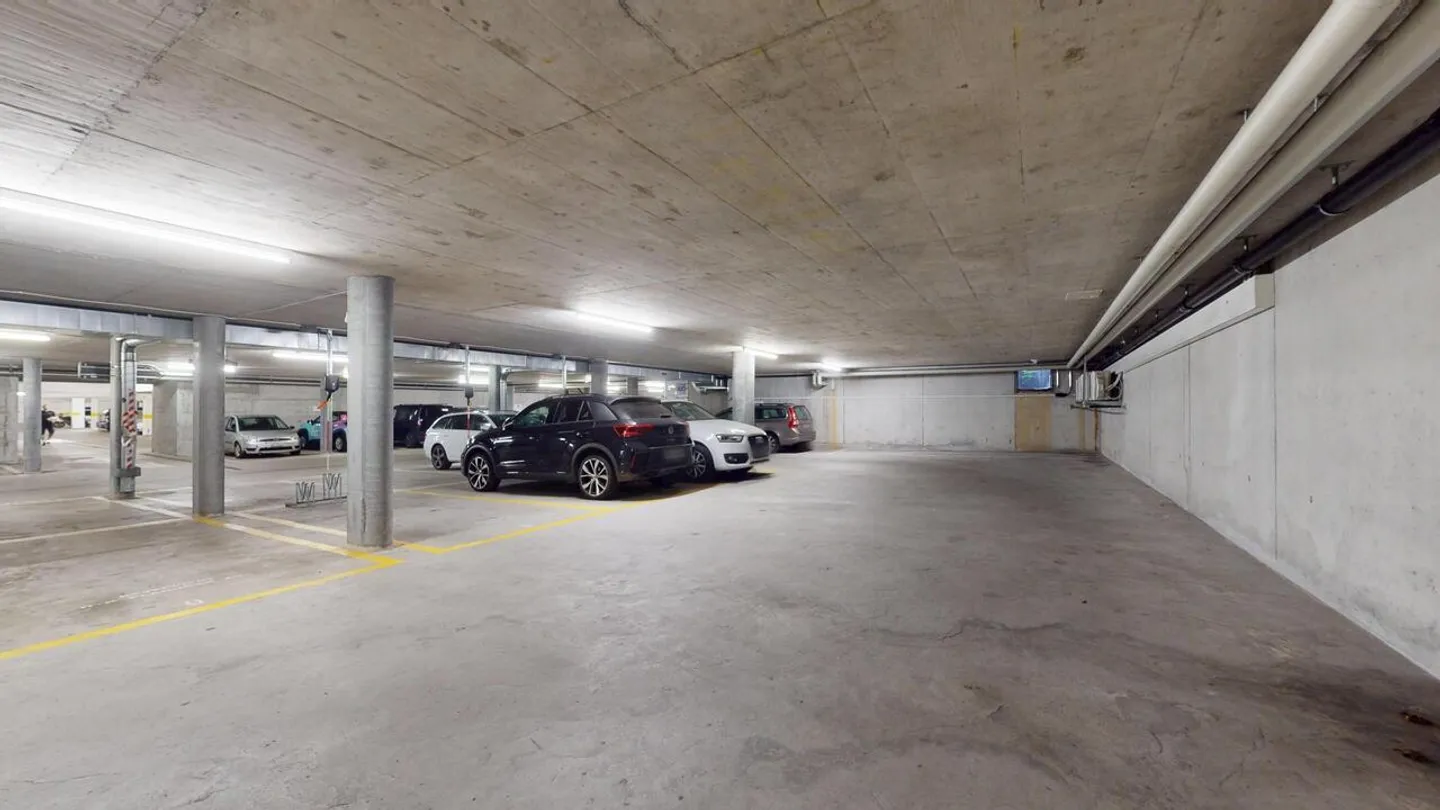 Commercial space with craft room and two parking spaces - Photo 10 of 12