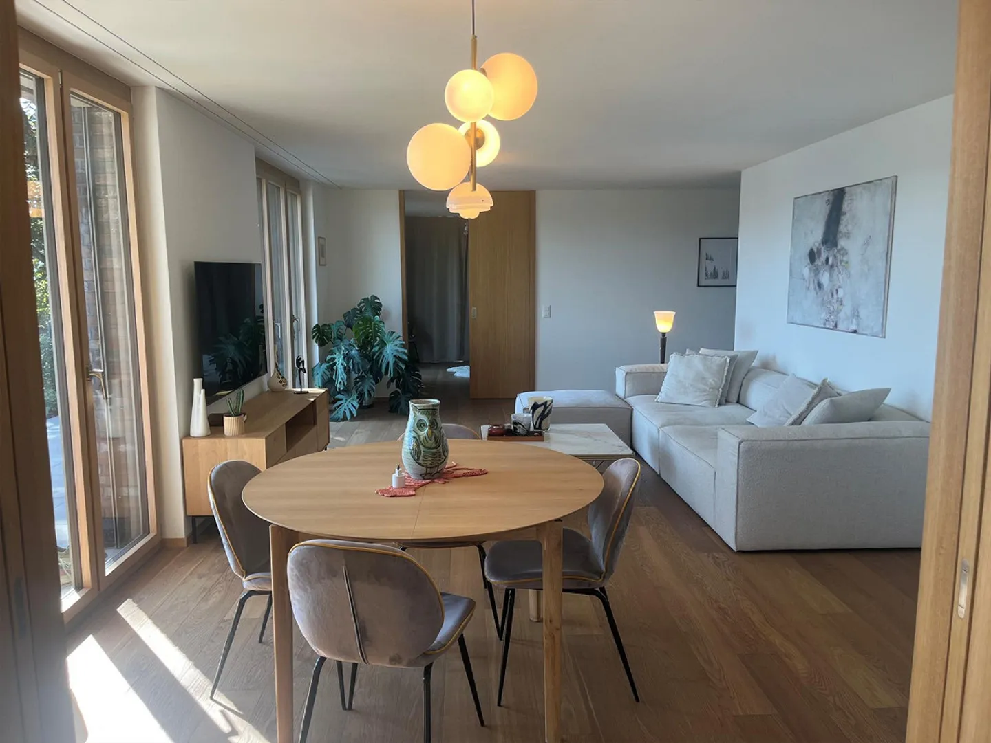 Appartamento esclusivo di 3,5 locali con vista lago in un complesso di giardino ben curato - Foto 2 di 8