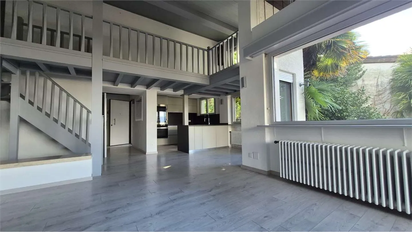 Villa con vista lago, giardino e piscina - Foto 3 di 13