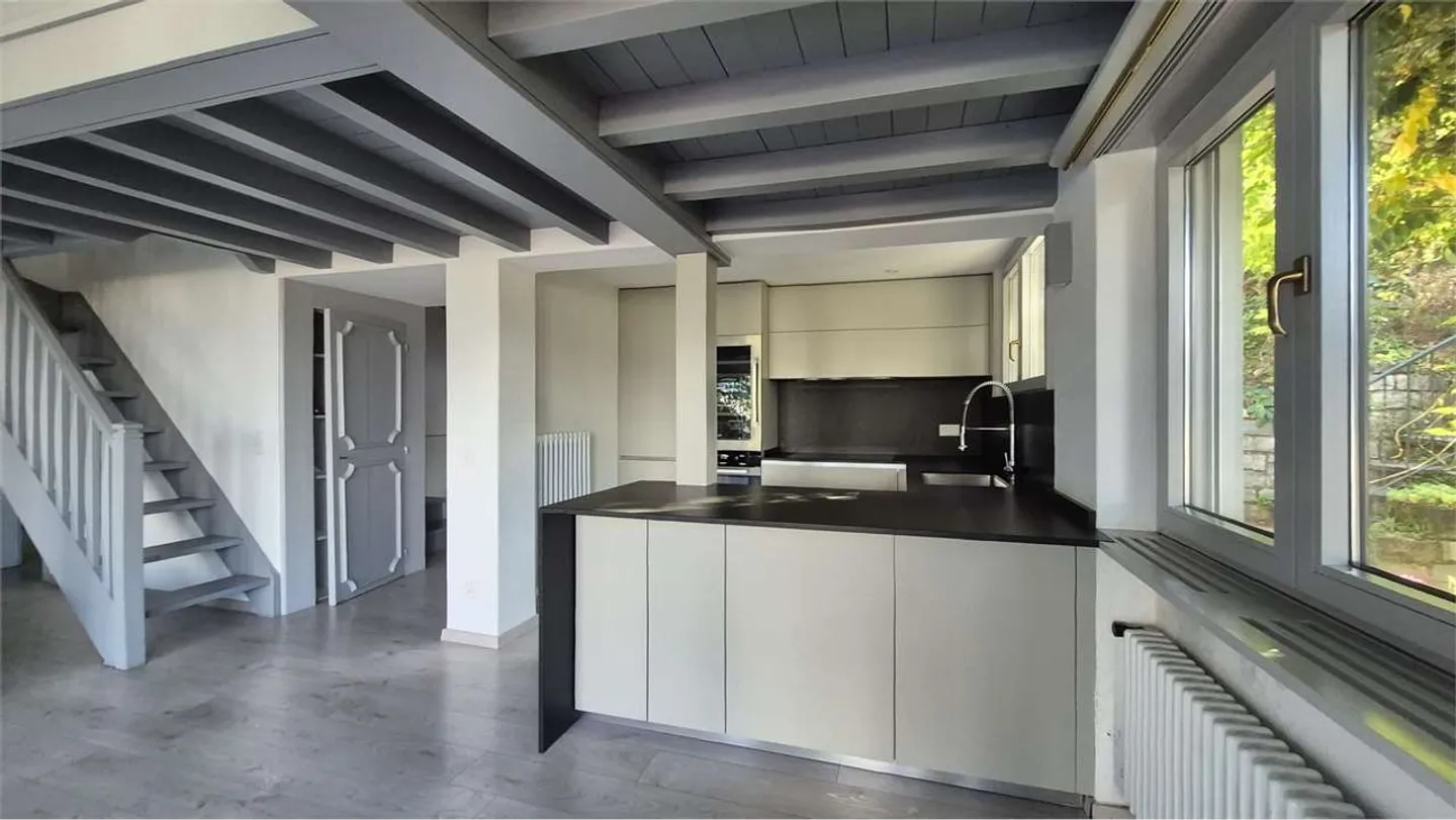 Villa con vista lago, giardino e piscina - Foto 4 di 13