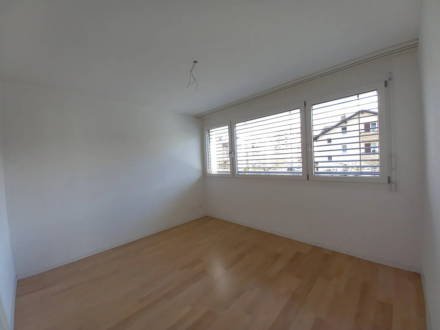 Moderne 4 1/2-Zimmerwohnung - Foto 10 von 12