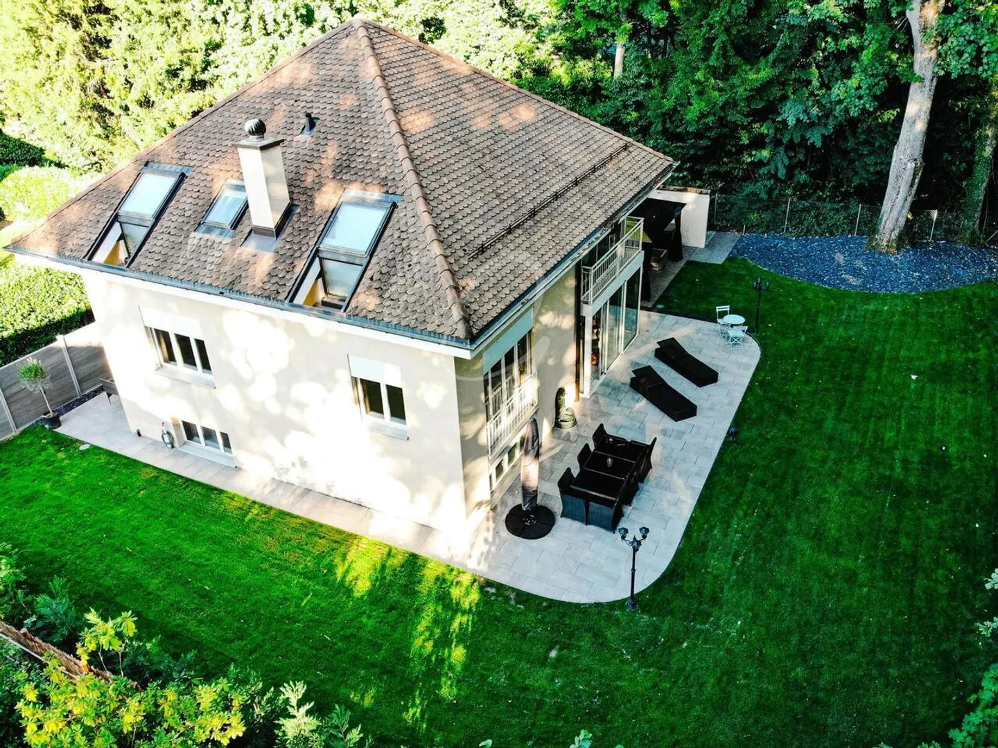 EXCLUSIVITY: Exceptional individual villa with unique design - Photo 2 of 15