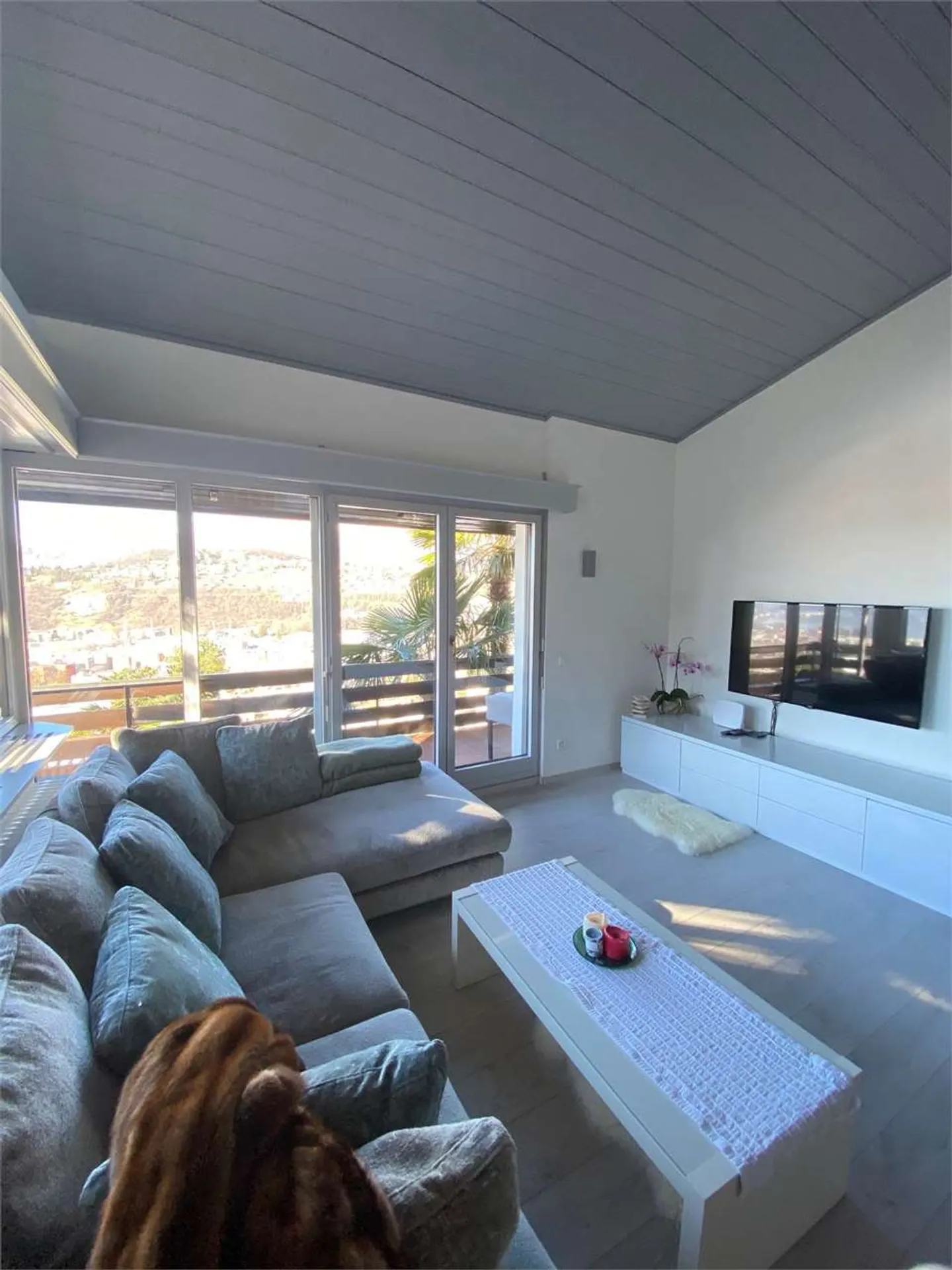 Villa con vista lago, giardino e piscina - Foto 7 di 13