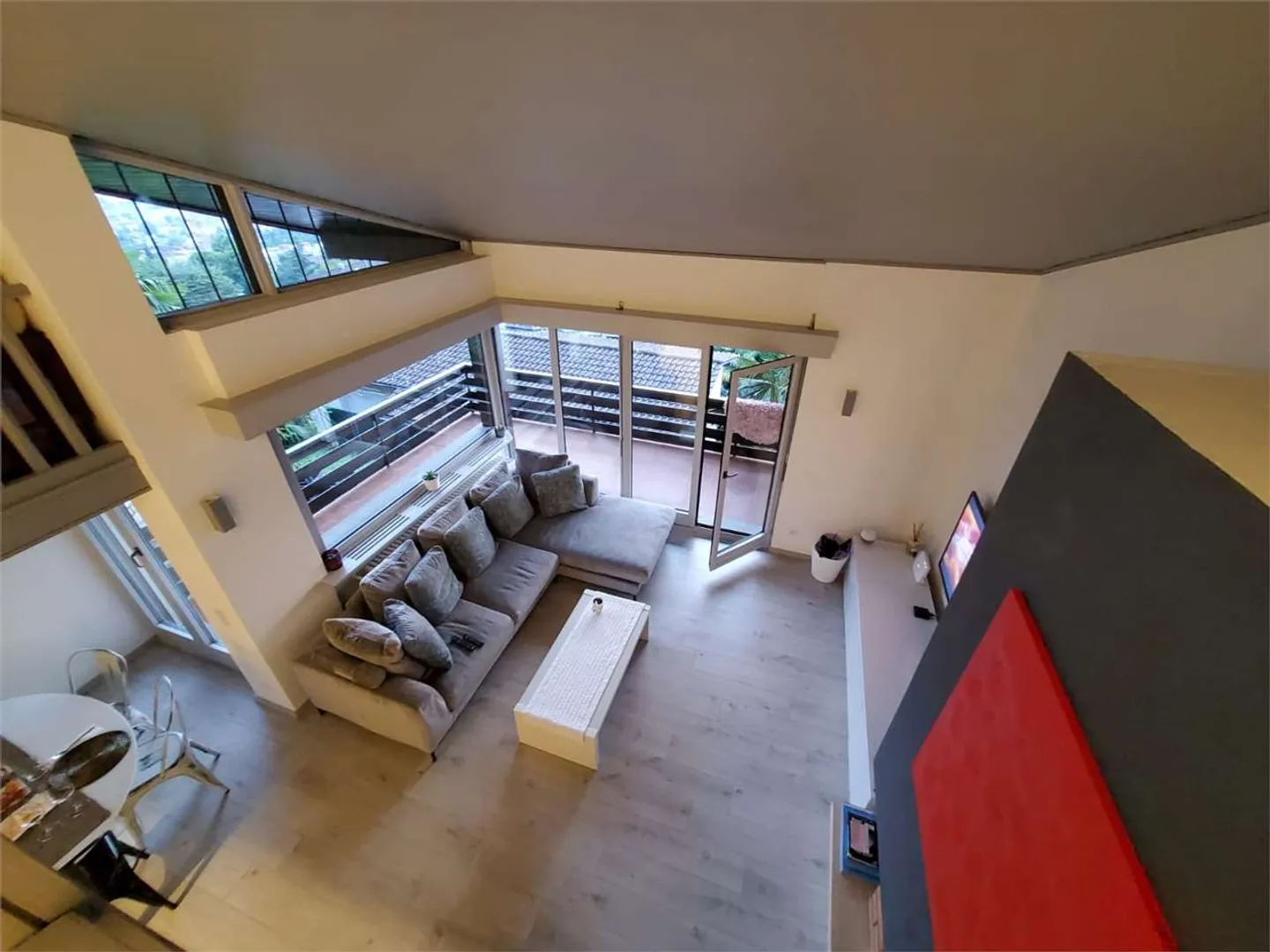 Villa con vista lago, giardino e piscina - Foto 8 di 13