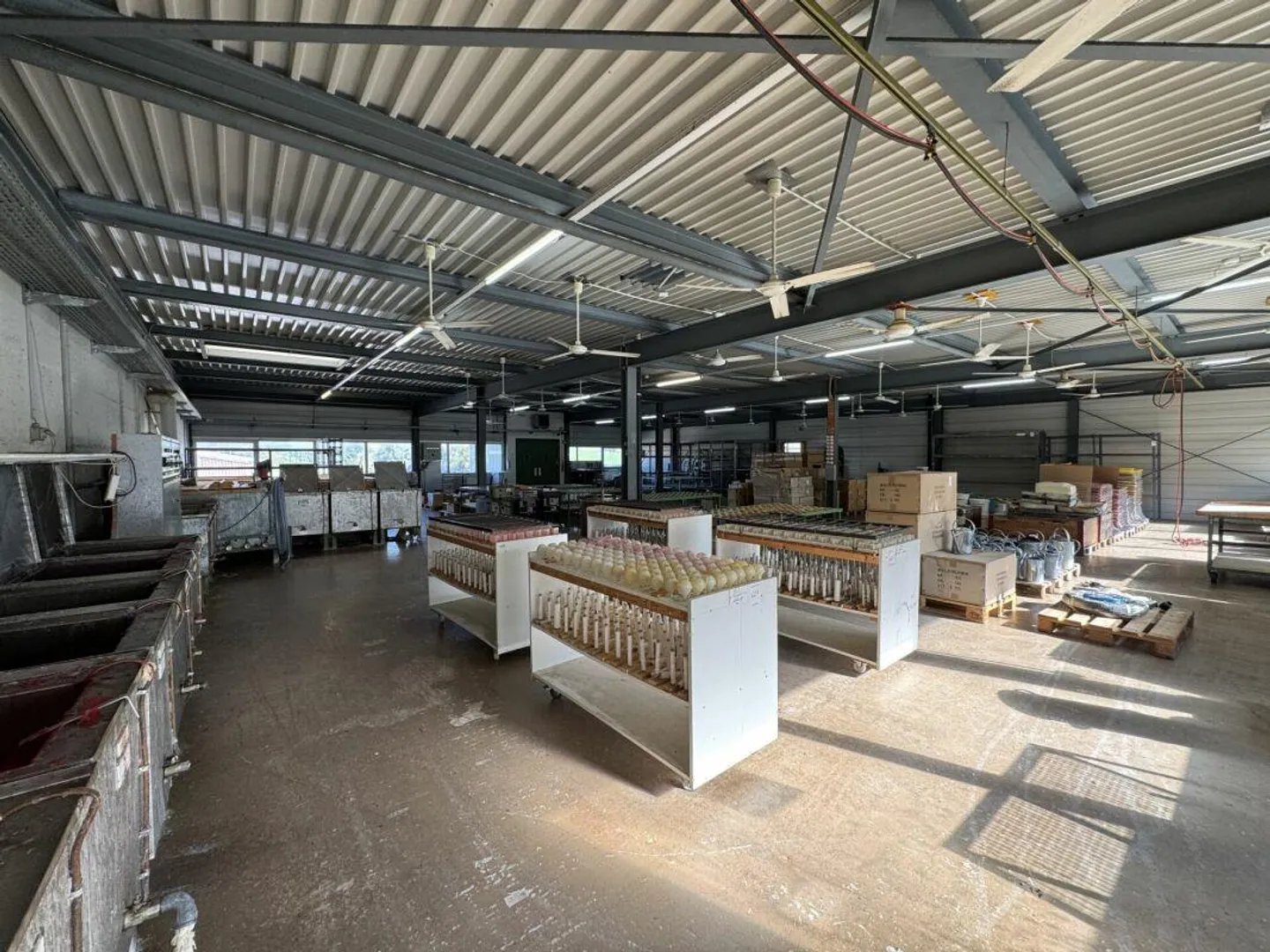 Espace commercial de plain-pied avec accès et élévateur à marchandises - 1er + 2ème étage - Photo 5 sur 14