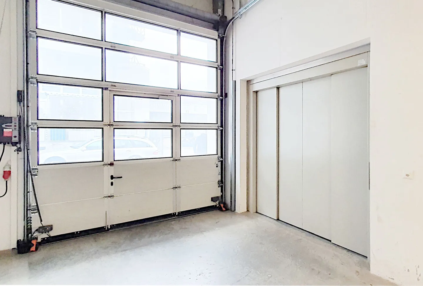 Fully developed commercial/office space with shower/WC and kitchenette - Photo 2 of 11