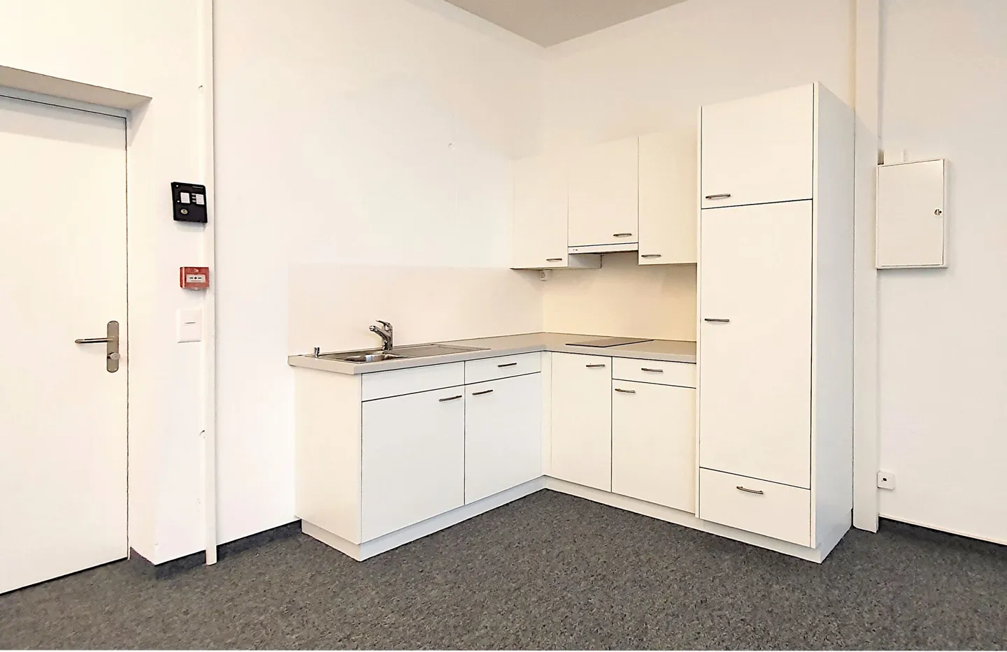 Fully developed commercial/office space with shower/WC and kitchenette - Photo 3 of 11