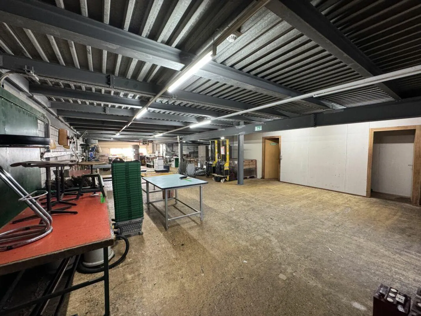 Espace commercial de plain-pied avec accès et élévateur à marchandises - 1er + 2ème étage - Photo 8 sur 14
