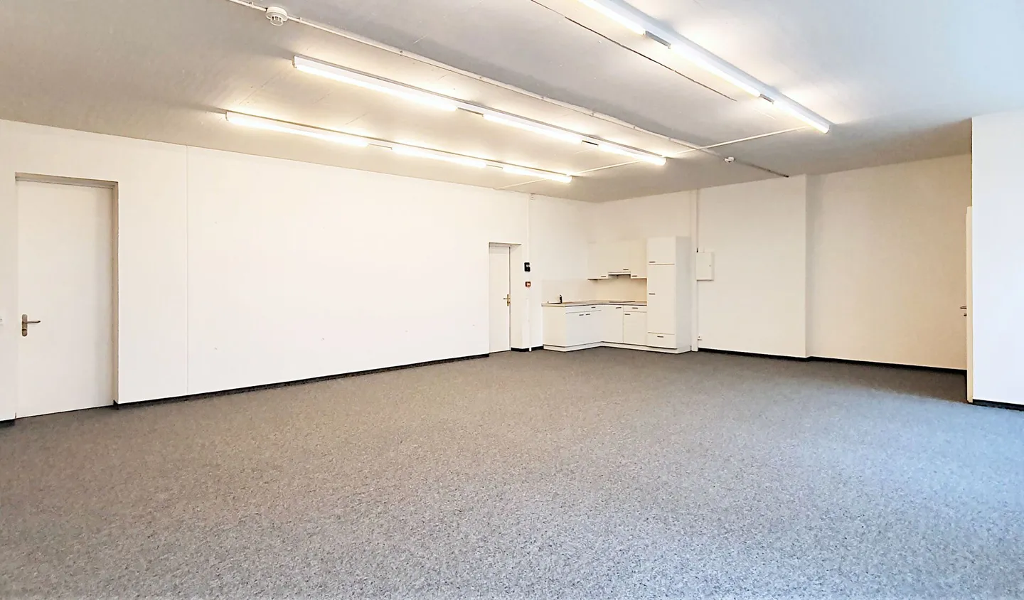 Fully developed commercial/office space with shower/WC and kitchenette - Photo 4 of 11