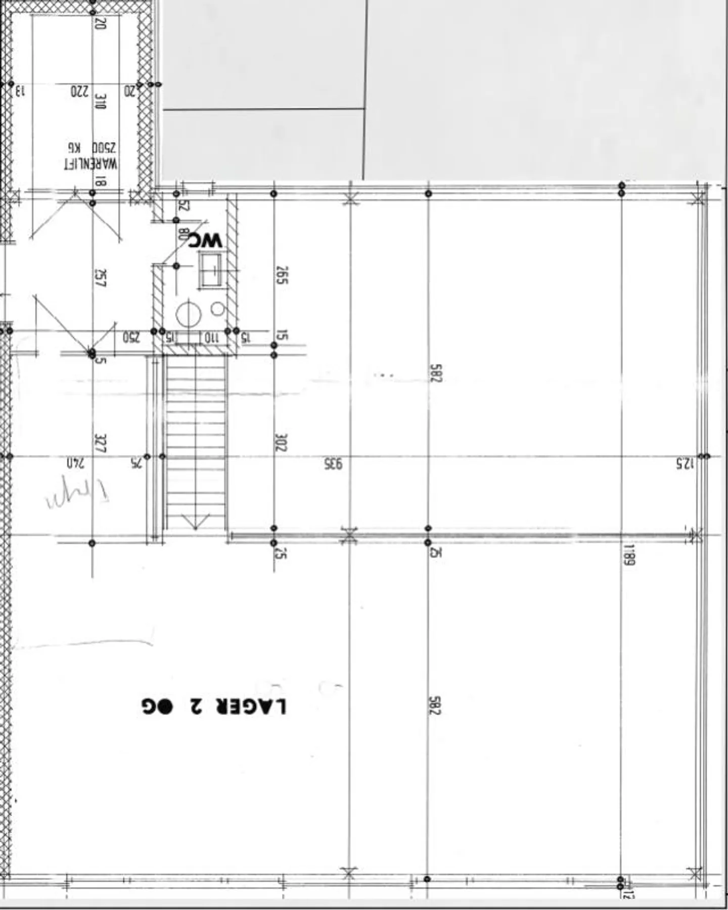 Espace commercial de plain-pied avec accès et élévateur à marchandises - 1er + 2ème étage - Photo 13 sur 14