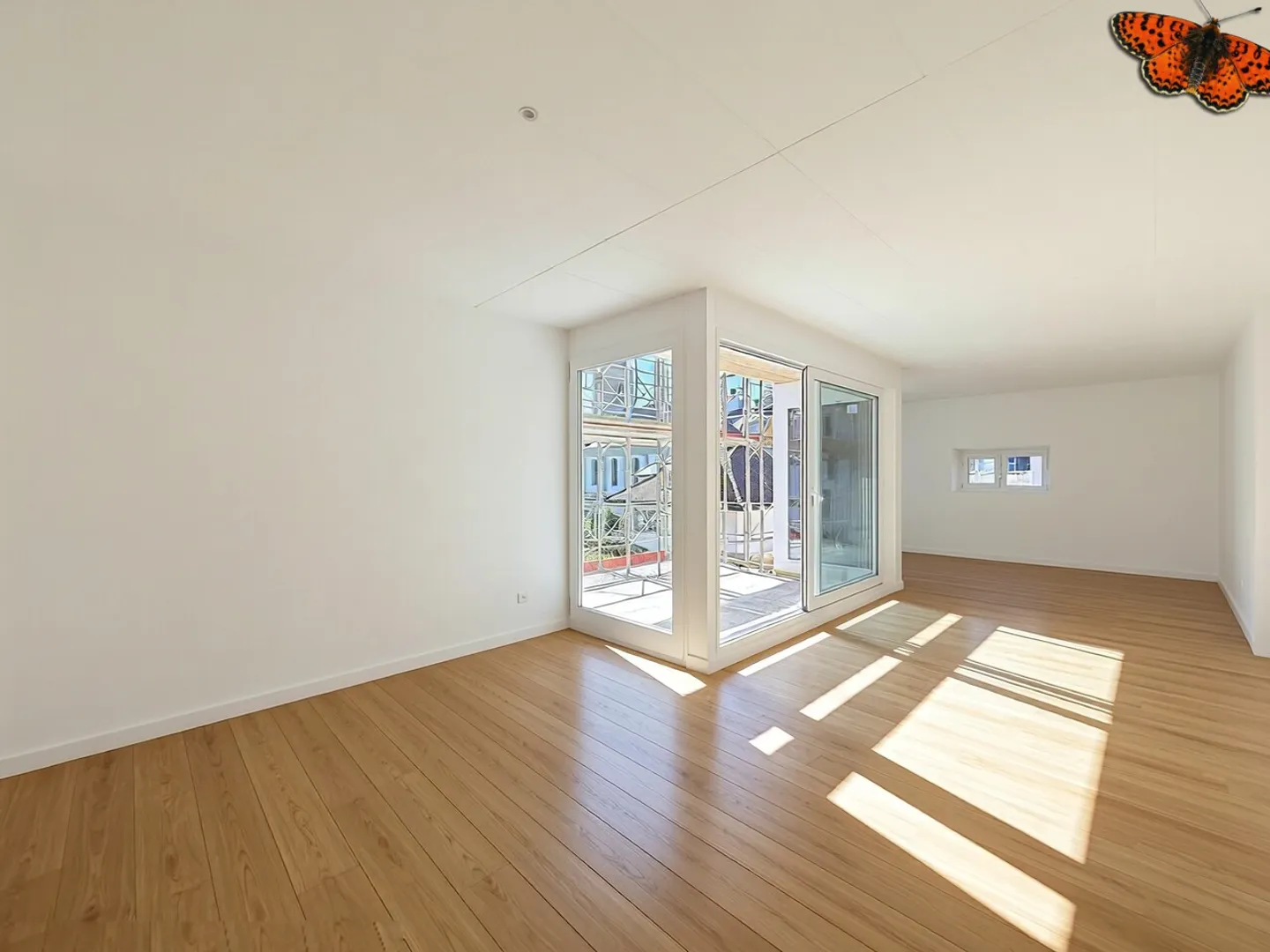 Modern Apartment with Balcony - Photo 5 of 11
