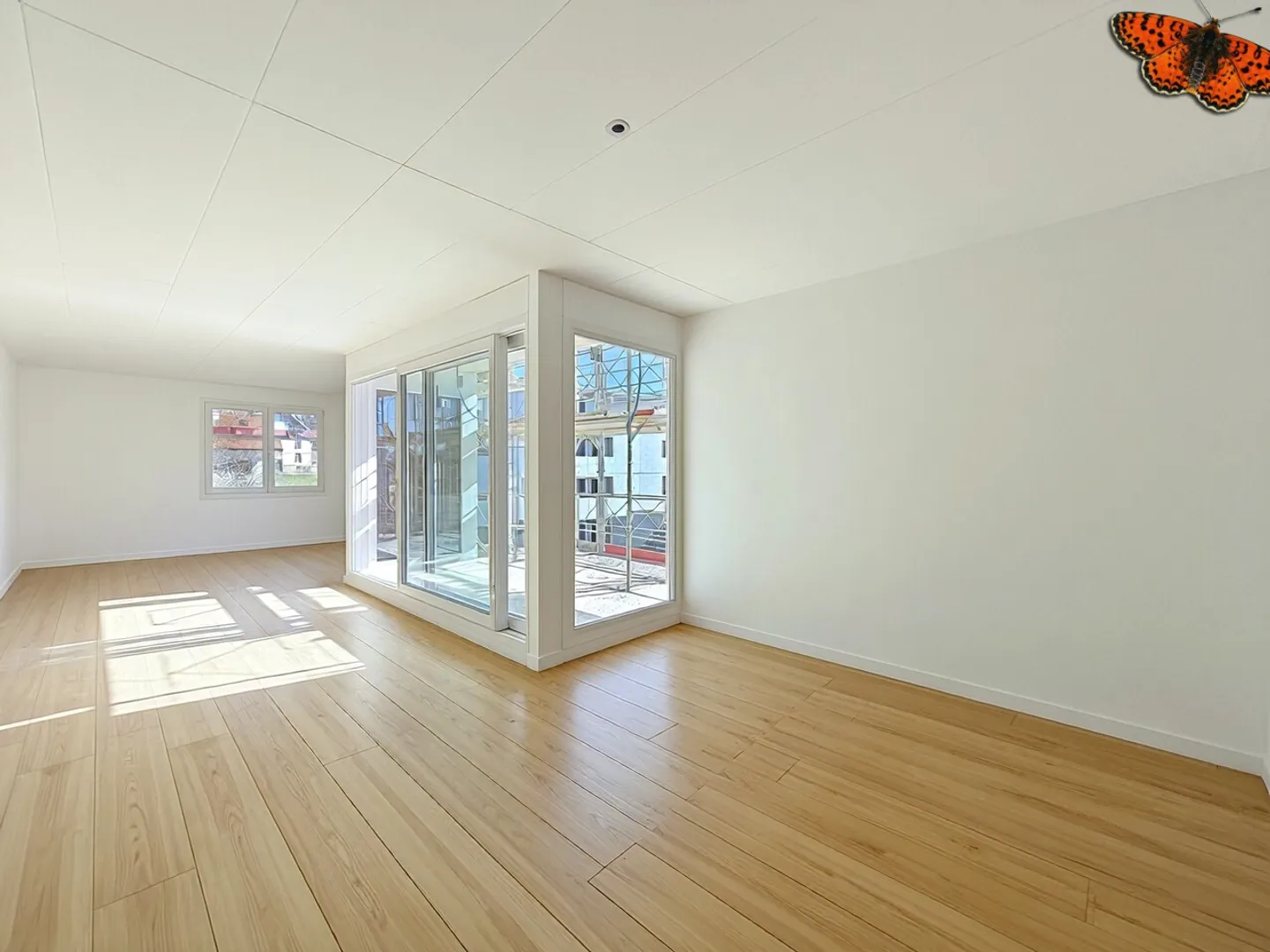 Modern Apartment with Balcony - Photo 6 of 11