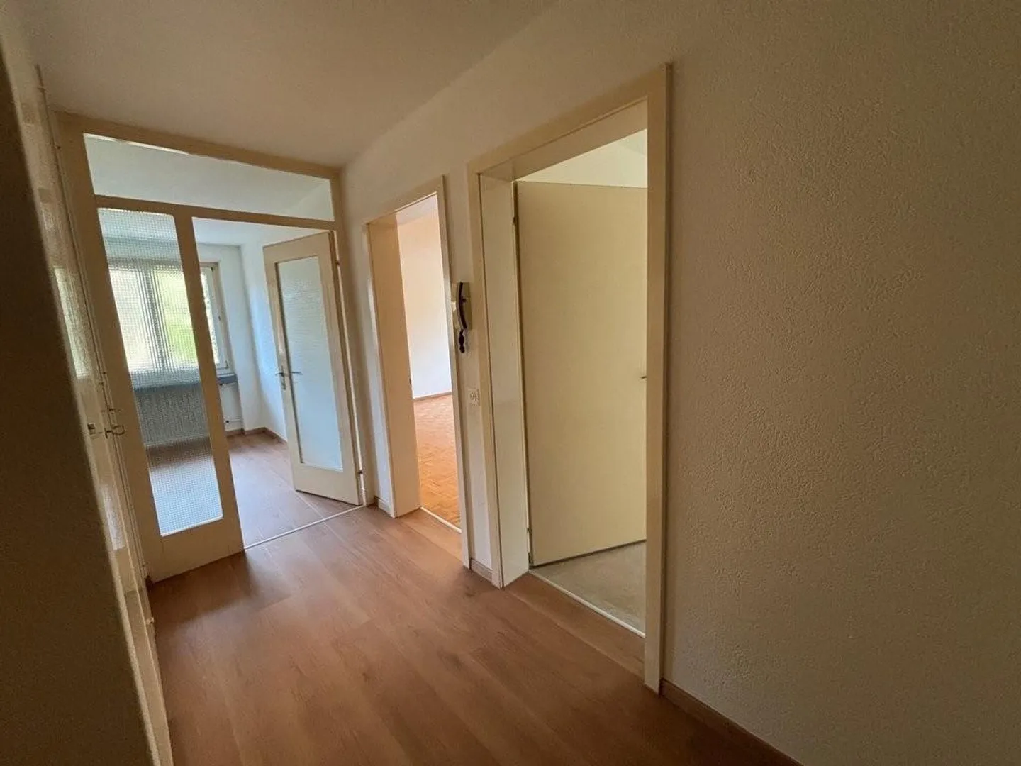 2.5-room apartment in Adliswil TEMPORARY UNTIL 30.09.2027 - Photo 2 of 8